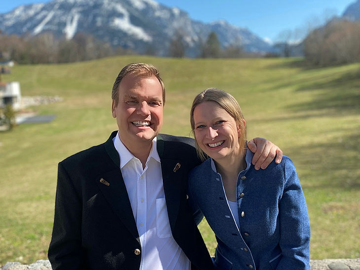 Dr. Andreas F&auml;rber und Henrike F&auml;rber sind die Gastgeber vom "Der Klosterhof" in Bayerisch Gmain (&copy;Foto: Klosterhof) 